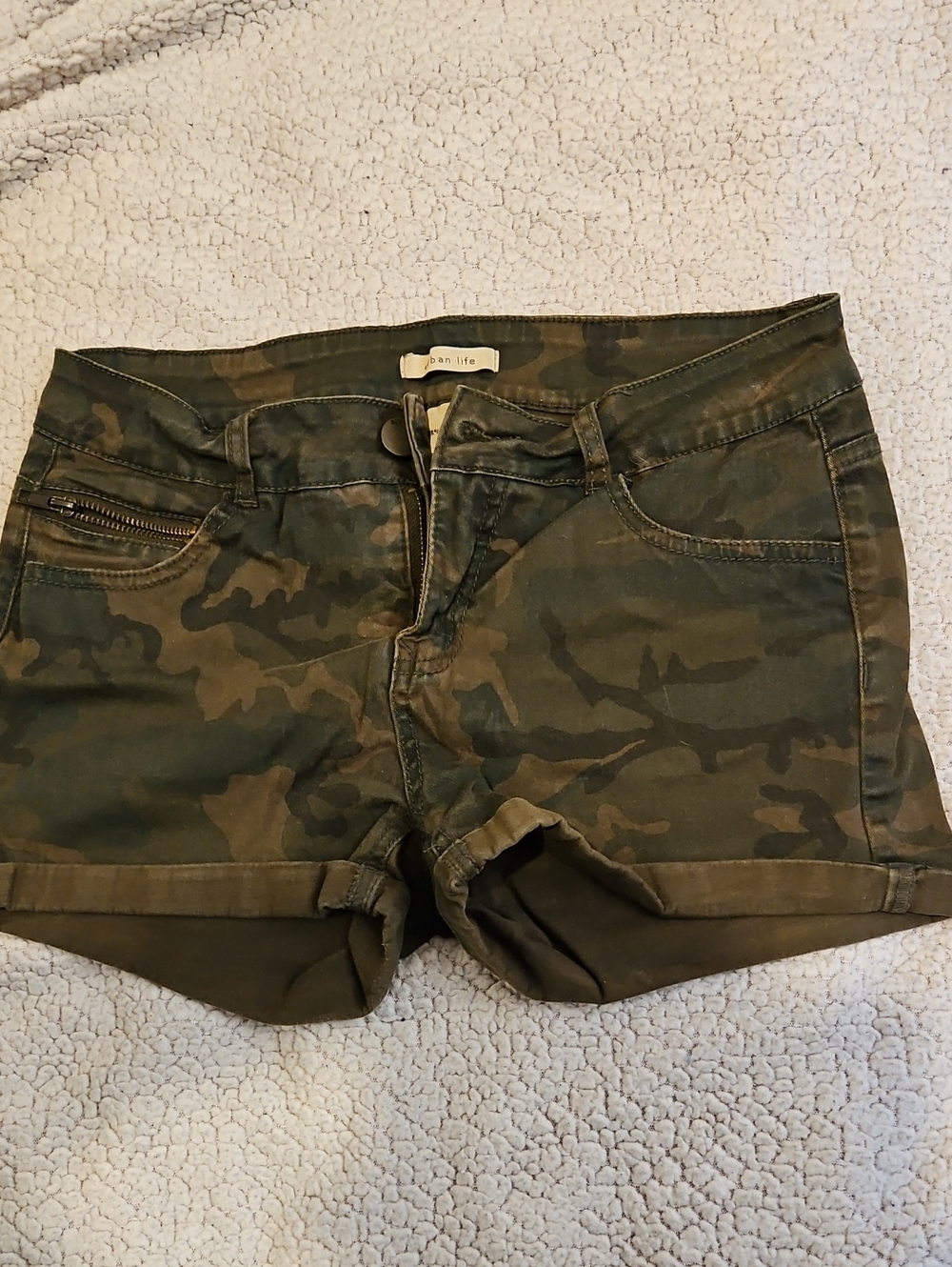 Women's Camo Roll-Hem Cotton Shorts - Green - Size 7/8